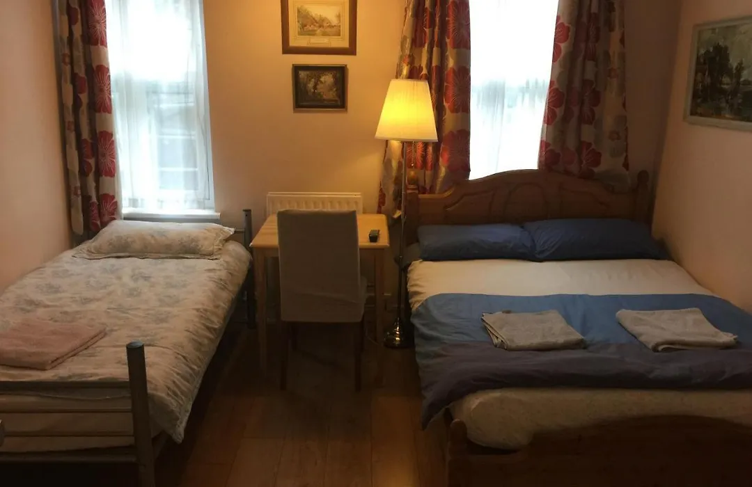 Central Greenwich Guest Rooms-1